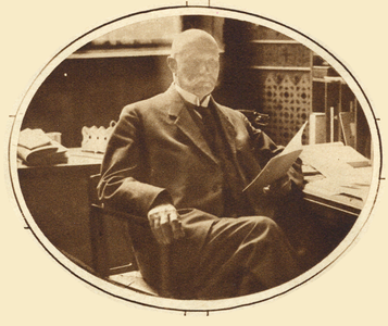 99001 Portret van L. van Essen Rzn. (1864-1933), directeur van de Nijverheidsschool voor de Technische Vakken en ...